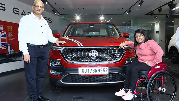 Read more about the article Paralympic Hero Bhavina Patel Presented With Custom MG Hector