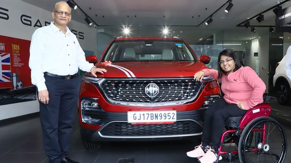 Read more about the article MG Motor presents personalized Hector SUV to Paralympics medalist Bhavina Patel