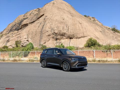 Read more about the article 2022 Kia Carens Review : 7 Pros & 6 Cons