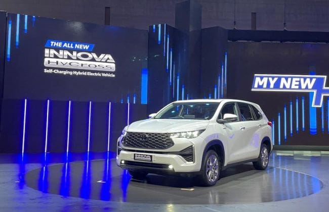 Read more about the article Toyota Innova Hycross Debuts In India